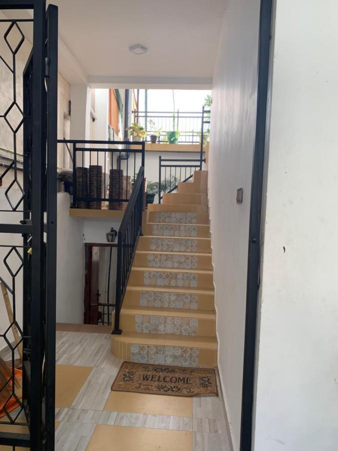 Luxury Apartment The Walkers Nest Канди Екстериор снимка