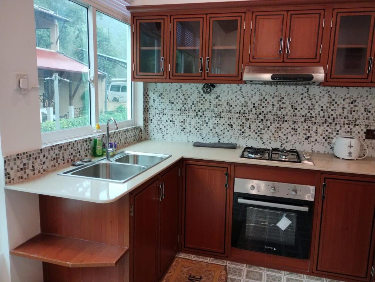 Luxury Apartment The Walkers Nest Канди Екстериор снимка