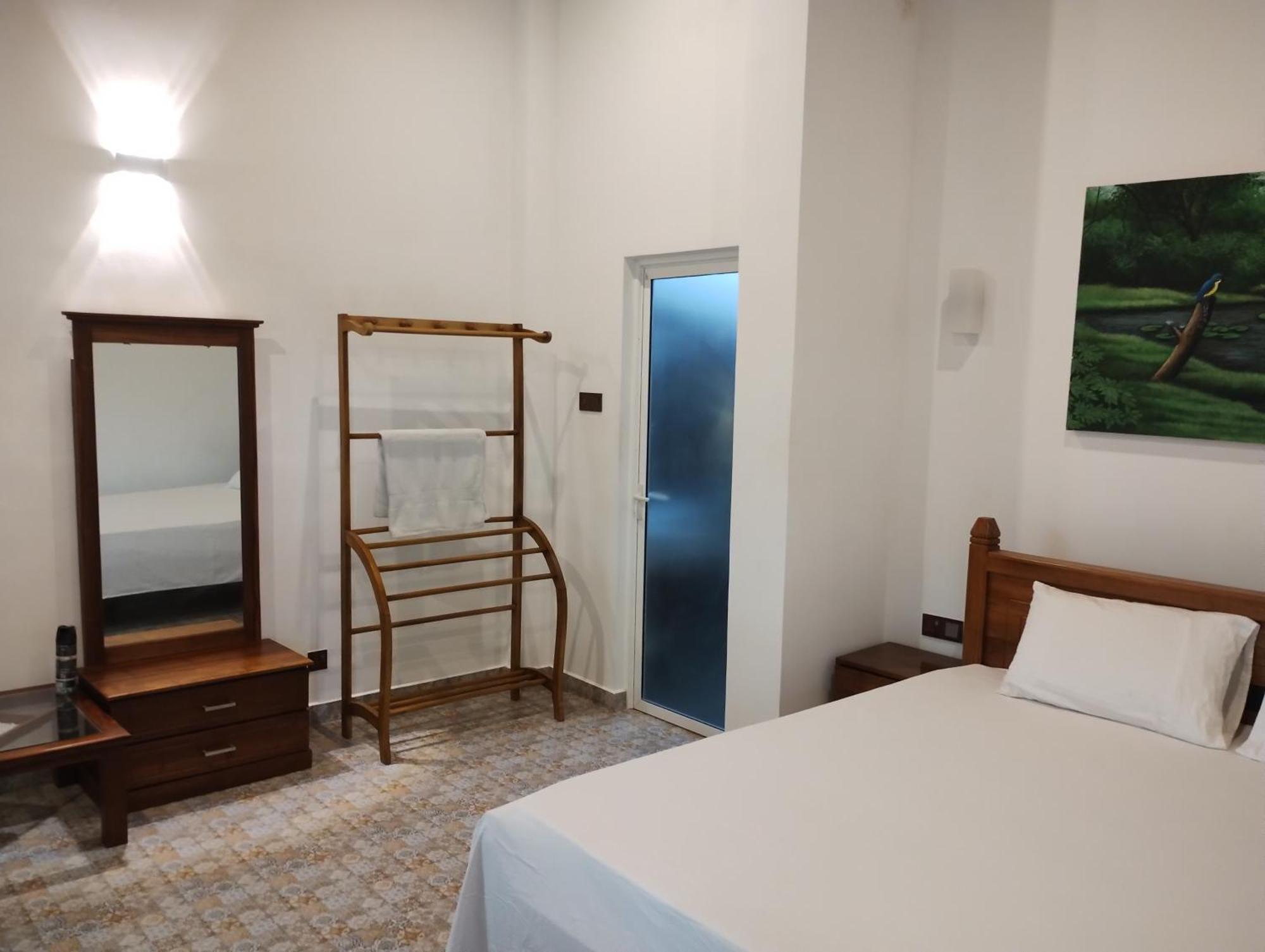 Luxury Apartment The Walkers Nest Канди Екстериор снимка