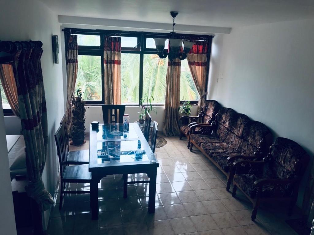 Luxury Apartment The Walkers Nest Канди Екстериор снимка