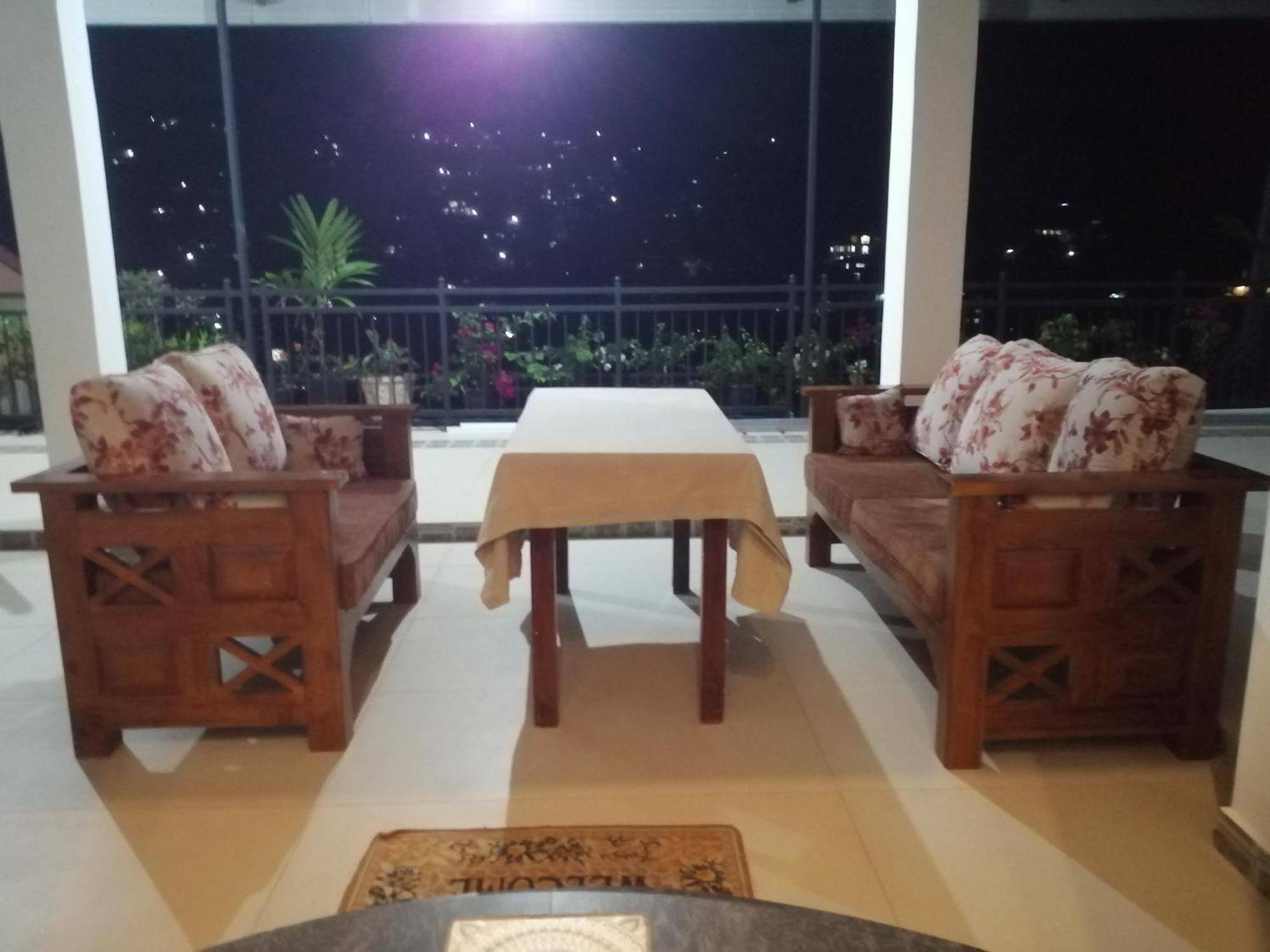 Luxury Apartment The Walkers Nest Канди Екстериор снимка